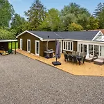 펜션 4 Bedroom Front In Sydals